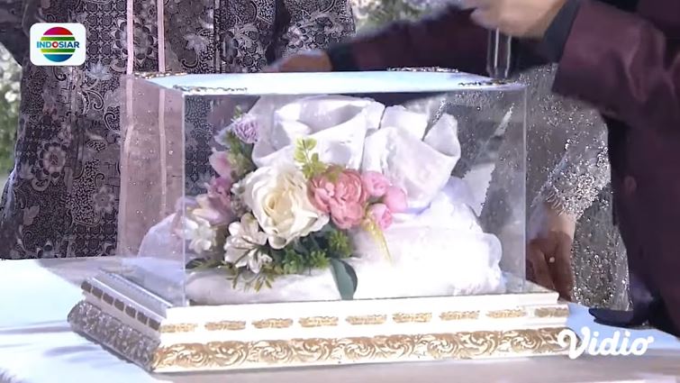 9 Potret seserahan Rizky Billar untuk Lesty saat lamaran, penuh makna