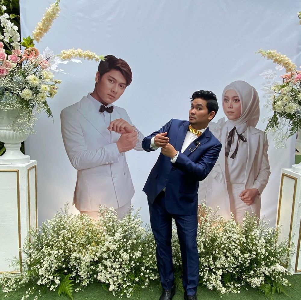 Gaya 10 seleb hadiri lamaran Rizky Billar & Lesty Kejora, glamor