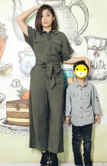 Beda gaya 7 finalis AFI cewek saat momong anak, Mawar stylish abis