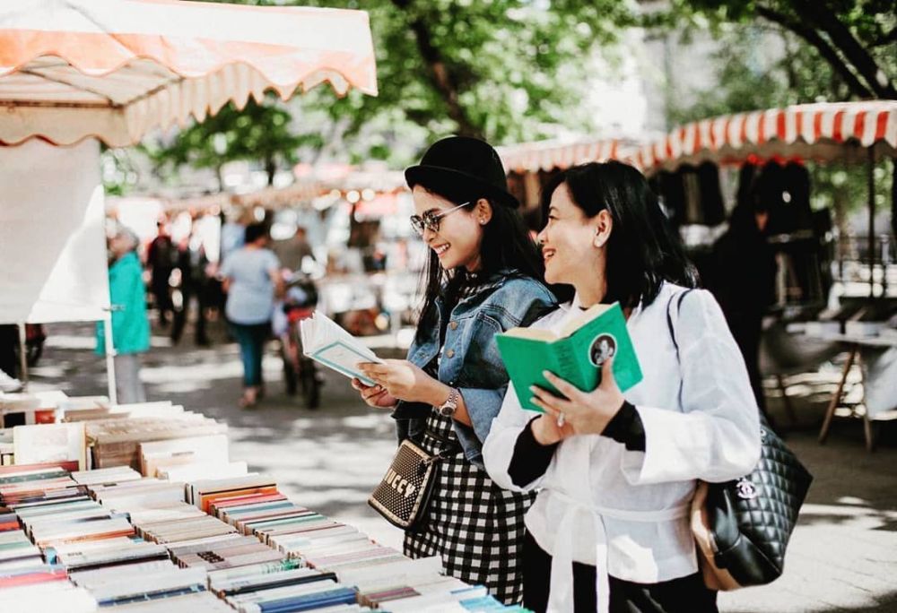 10 Momen kebersamaan Maudy Ayunda dan ibu sejak kecil, bak sahabat