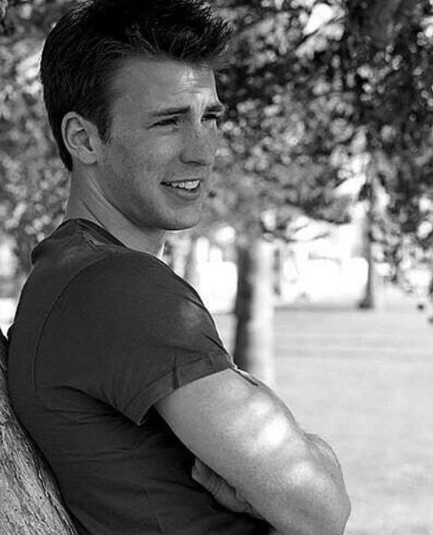 Ulang tahun ke-40, ini 10 potret transformasi Chris Evans dari kecil