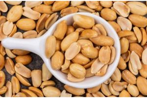 5 Cara mudah menggoreng kacang bawang, dijamin gurih & renyah