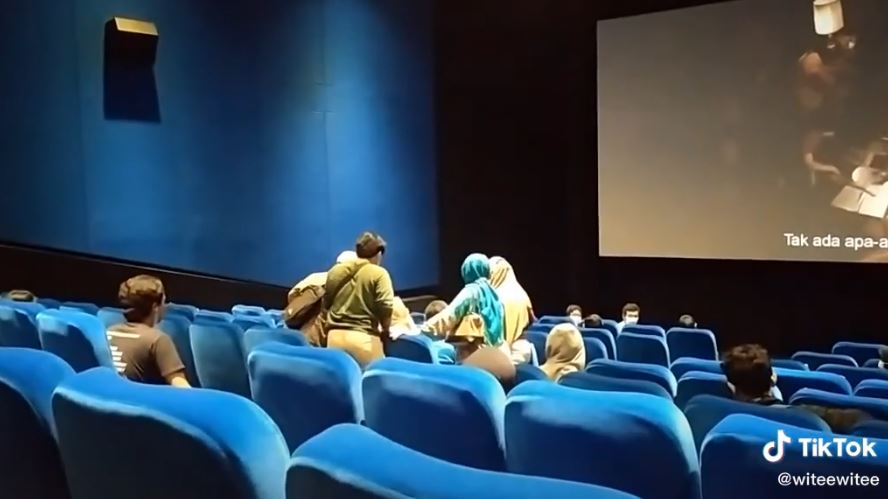 Viral video penonton bioskop kesurupan saat saksikan The Conjuring