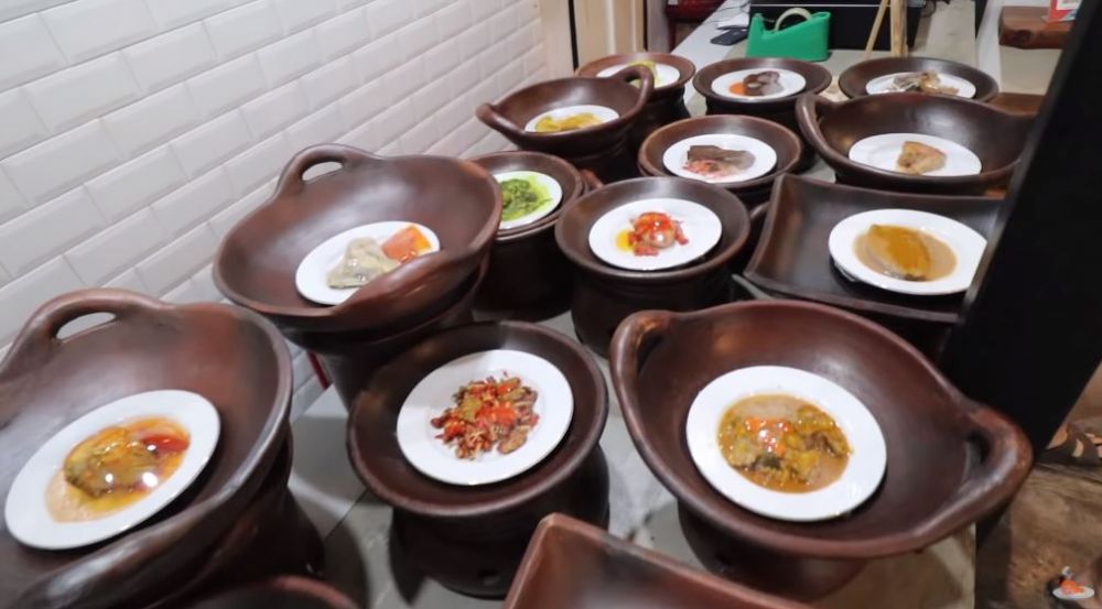 10 Penampakan restoran Darius Sinathrya, sajikan masakan padang