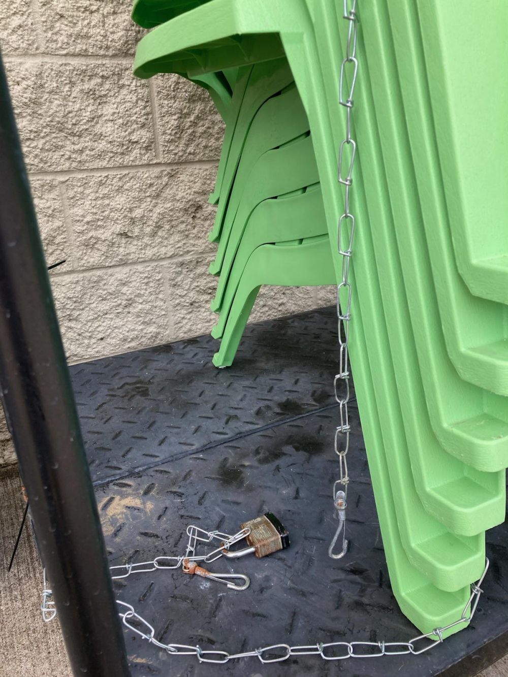 10 Potret gagal pasang kunci pada benda ini bikin senyum tipis