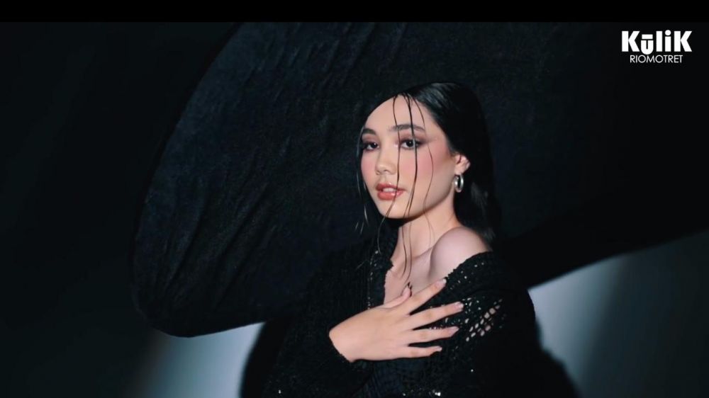 10 Gaya pemotretan Lea Ciarachel, disebut mirip Manohara hingga Aqeela