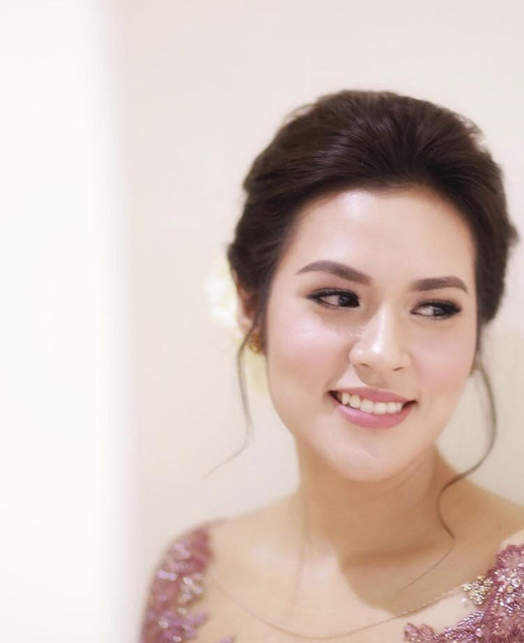 Potret riasan tipis 7 seleb saat lamaran, Lesty Kejora curi perhatian