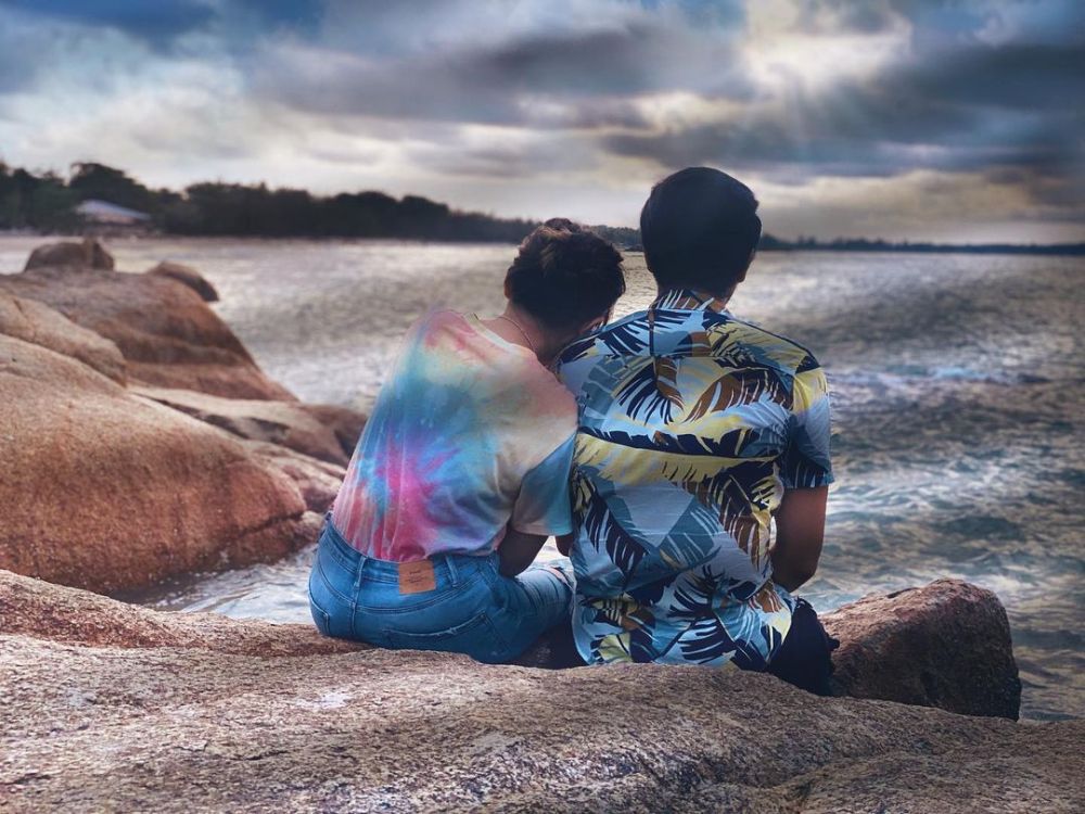 10 Momen seru Via Vallen liburan di Belitung, unggah foto mesra