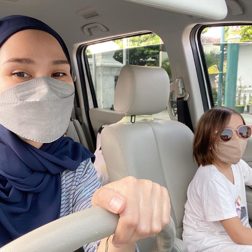 8 Momen Zaskia Adya Mecca rawat anak terpapar Covid-19, rela pakai APD