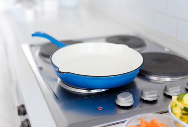 5 Tips menggoreng agar minyak tidak meletup, cocok buat pemula