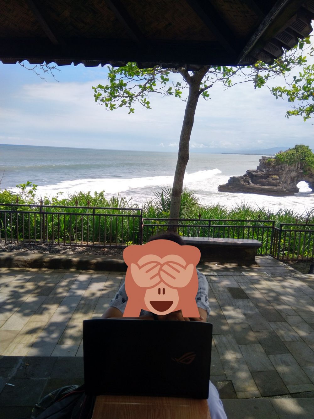 12 Momen lucu kuliah online di tempat nggak biasa, bikin tepuk jidat