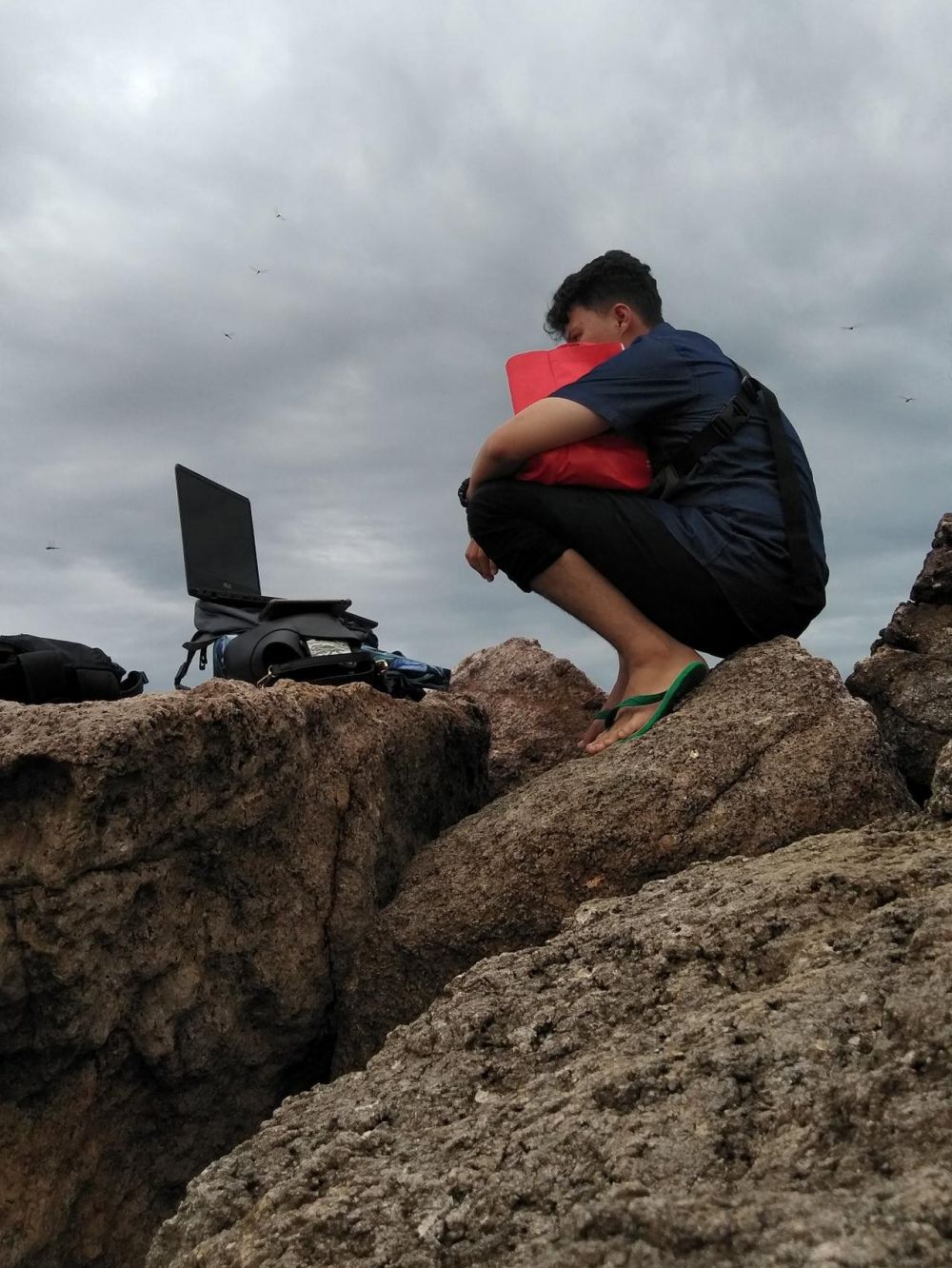 12 Momen lucu kuliah online di tempat nggak biasa, bikin tepuk jidat