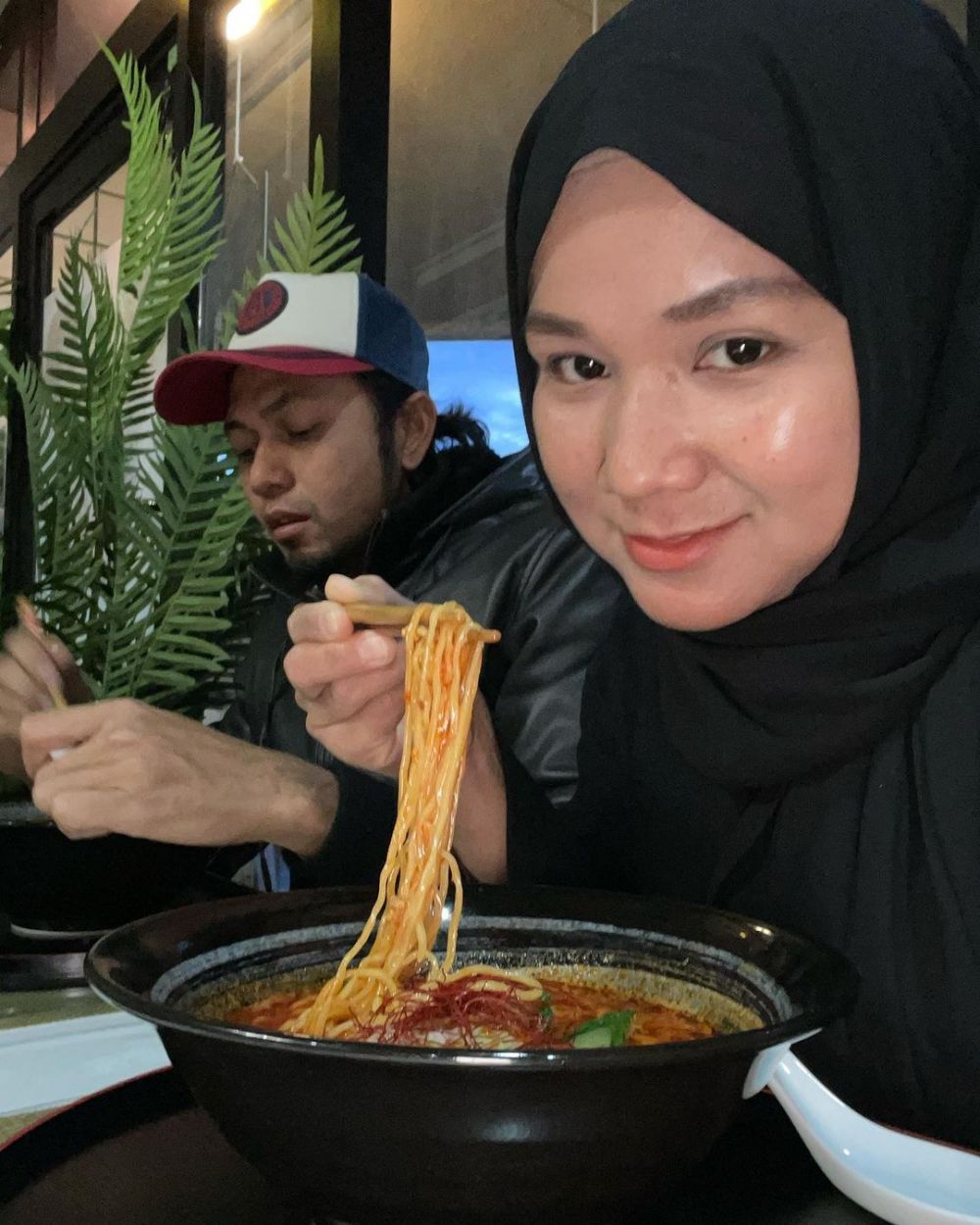 10 Potret Nova Pratiwi, kakak Rizky Billar yang tinggal di Jepang