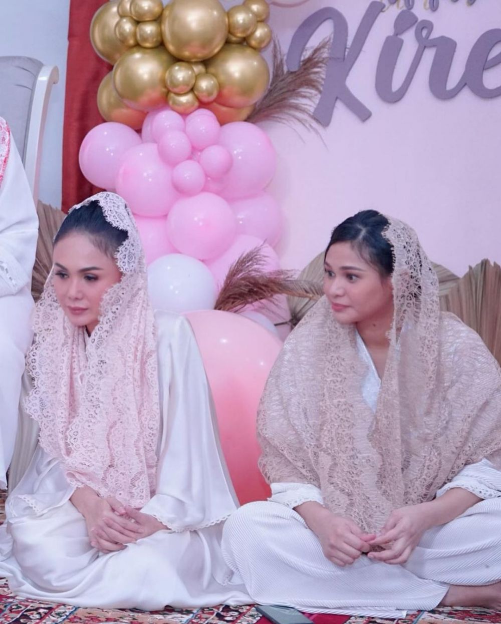 10 Potret Krisdayanti dan Yuni Shara di acara akikah keponakan, anggun