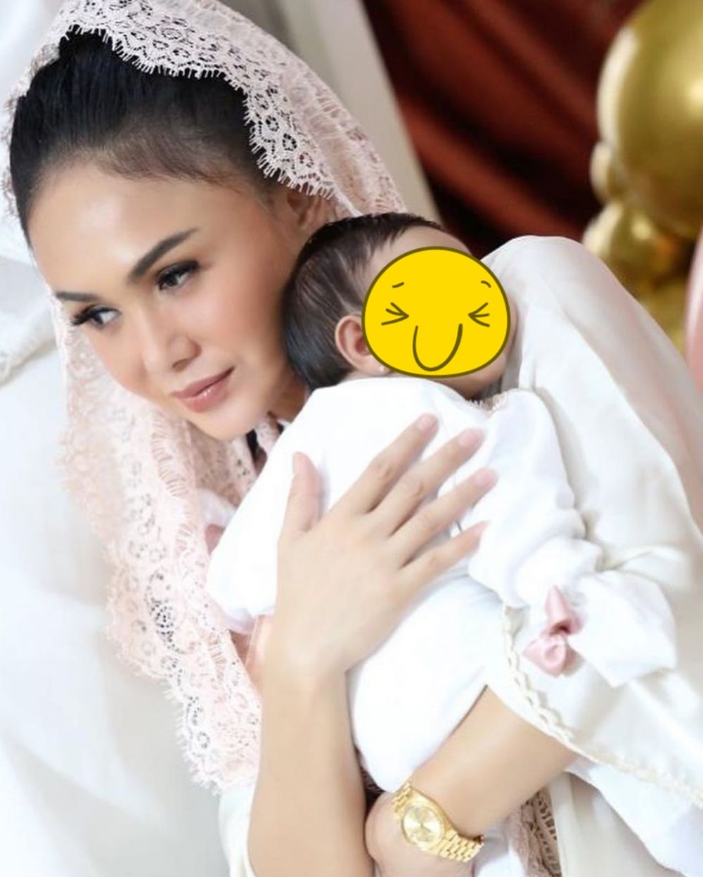 10 Potret Krisdayanti dan Yuni Shara di acara akikah keponakan, anggun