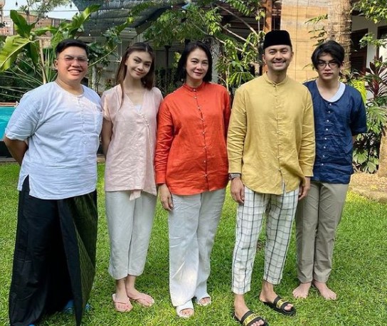 Jarang tersorot, potret 8 ratu sinetron era 90-an dan keluarga