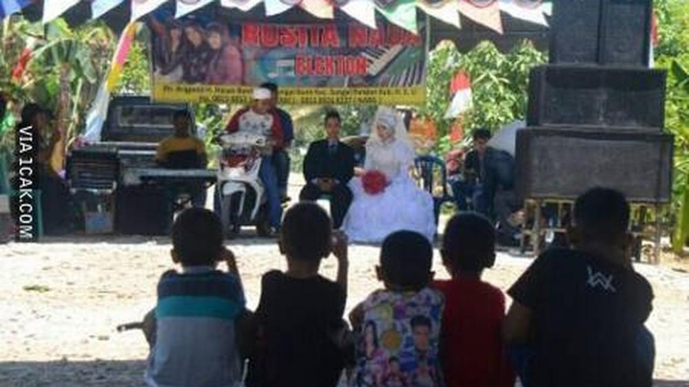 20 Potret lucu dekorasi resepsi pernikahan, bikin senyum tipis