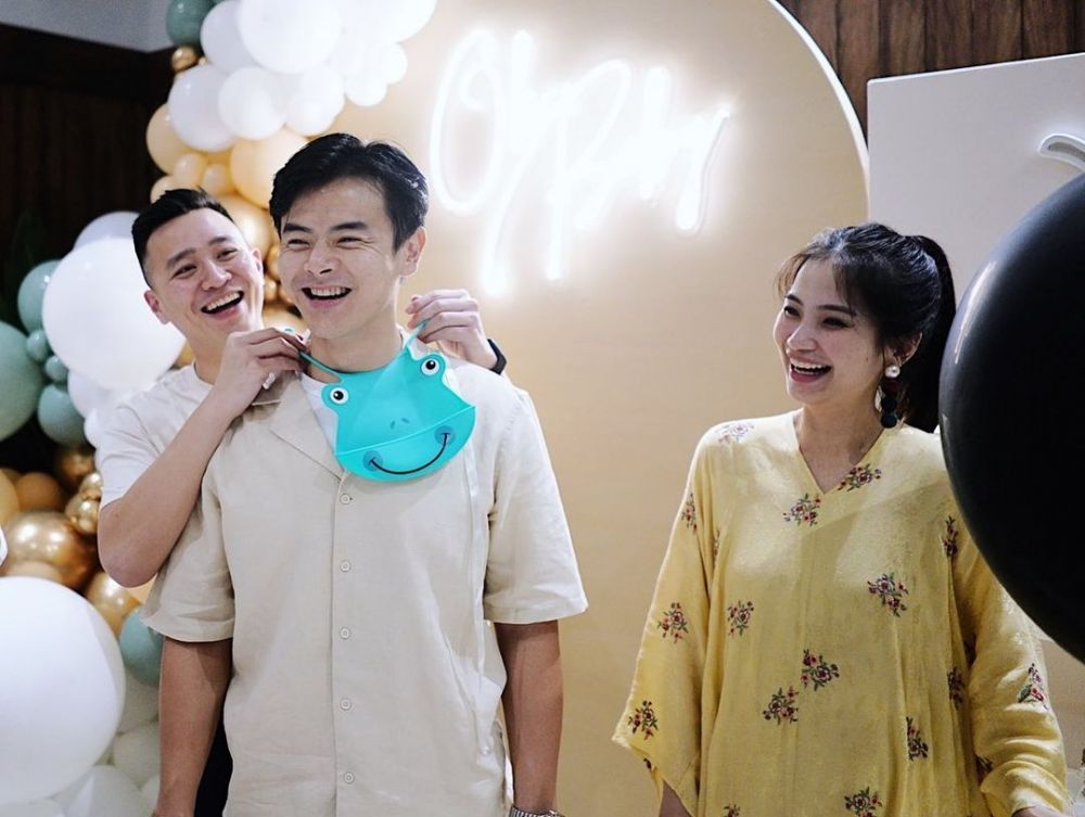 8 Momen seru baby shower istri Dion Wiyoko, calon anak berinisial G