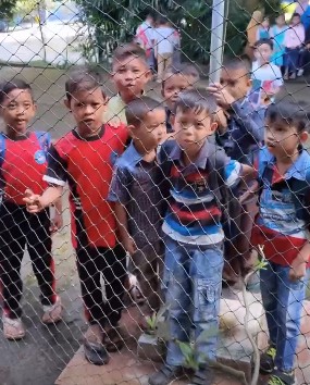 8 Momen Cinta Laura kunjungi sekolah yayasan keluarganya