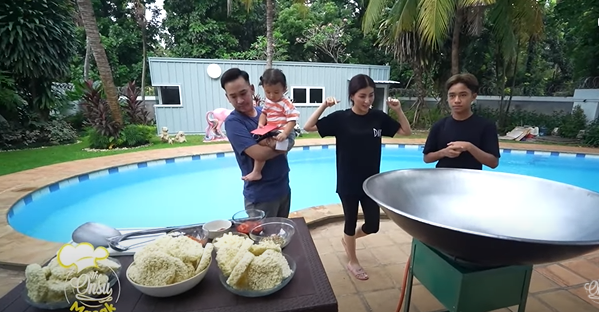 10 Momen perdana Sarwendah masak besar, menunya bikin ngiler