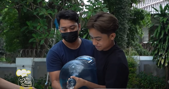 10 Momen perdana Sarwendah masak besar, menunya bikin ngiler
