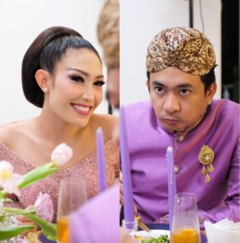 10 Momen anniversary Ayu Dewi & Regi Datau, pakai baju semasa menikah