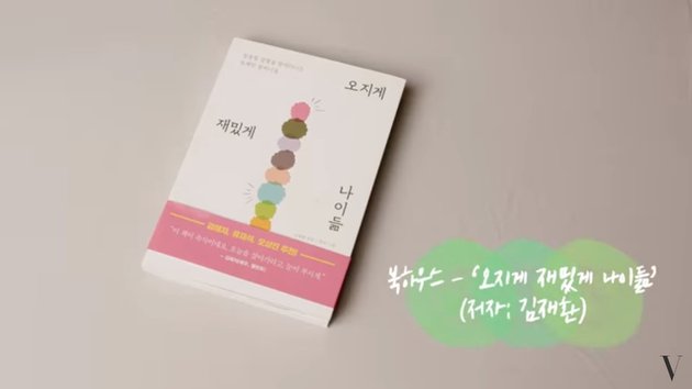 10 Potret isi tas Cha Eun-woo, foto SIM-nya curi perhatian