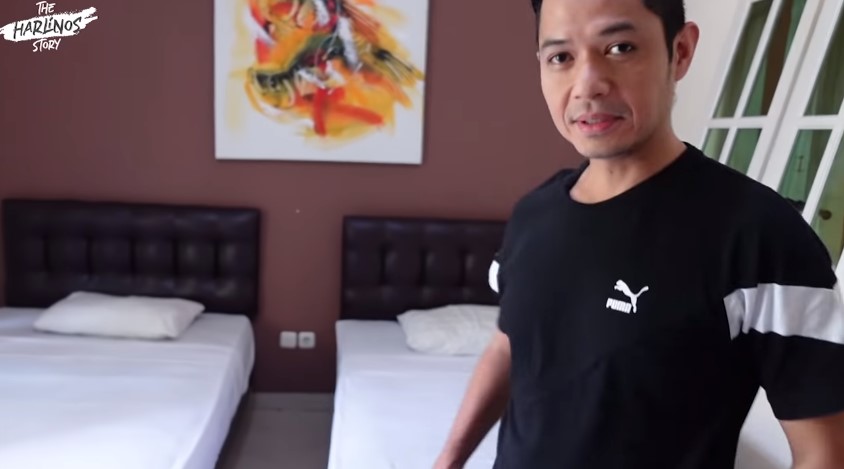 10 Penampakan kamar Dude Harlino di lokasi syuting, mirip kos-kosan
