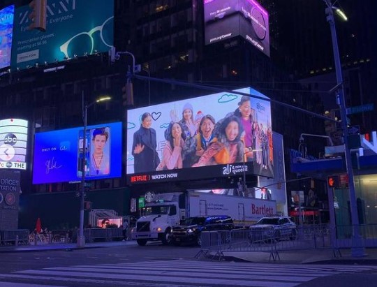 8 Fakta film Ali & Ratu Ratu Queens, mejeng di Times Square New York