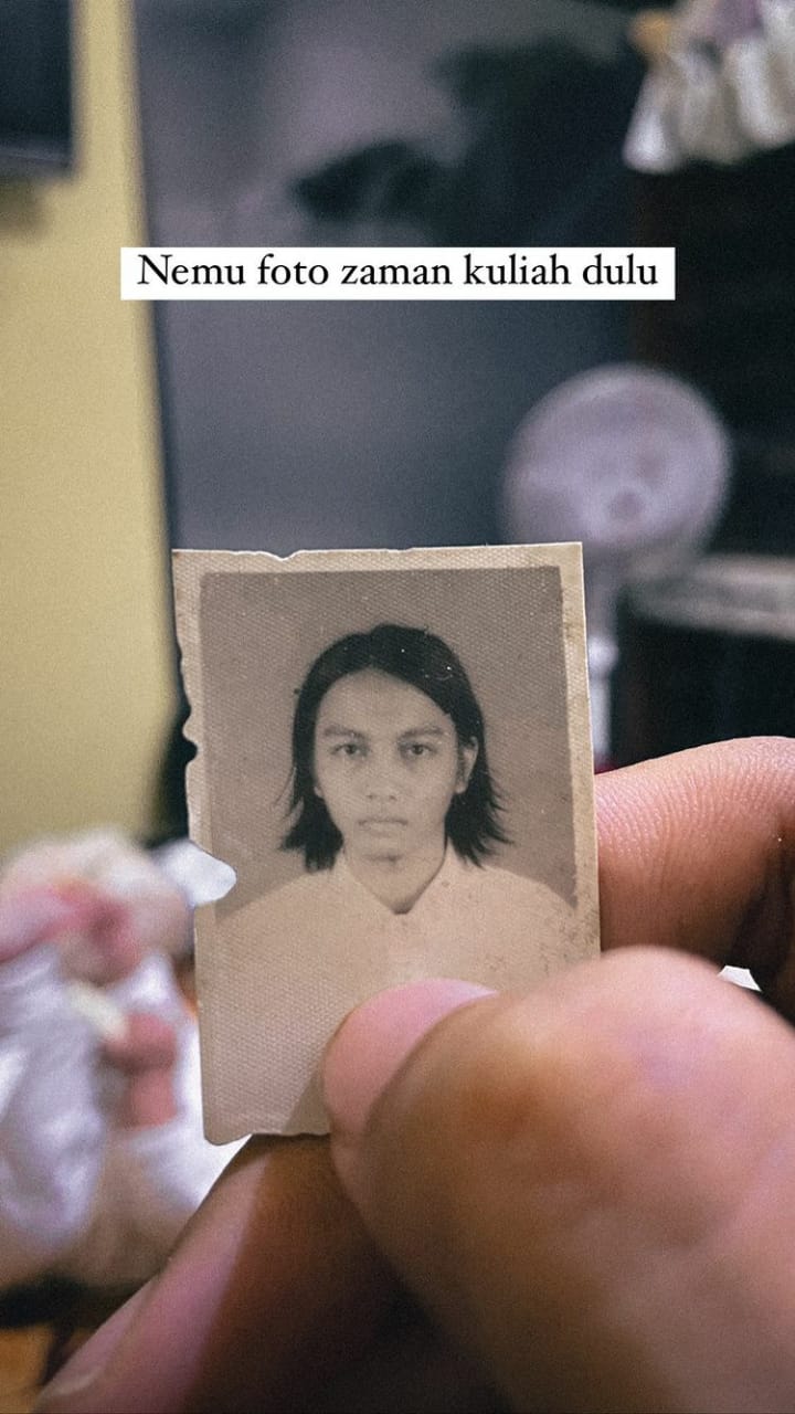 Pasfoto 7 seleb saat kuliah, wajah polosnya curi perhatian