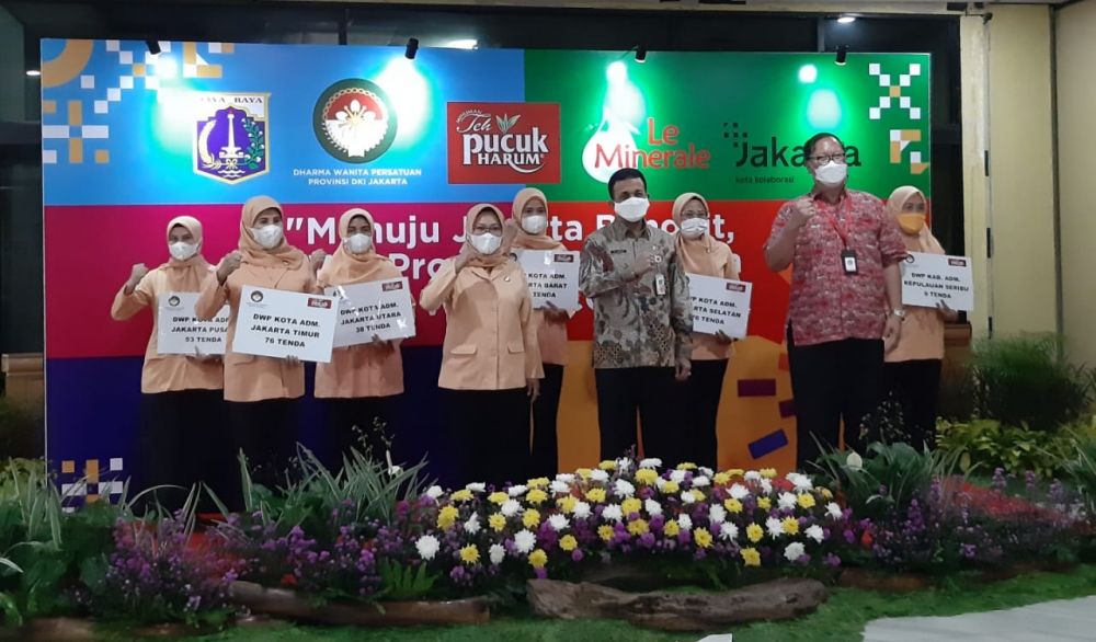 Teh Pucuk Harum serahkan ratusan tenda Satgas Covid-19 di Jakarta