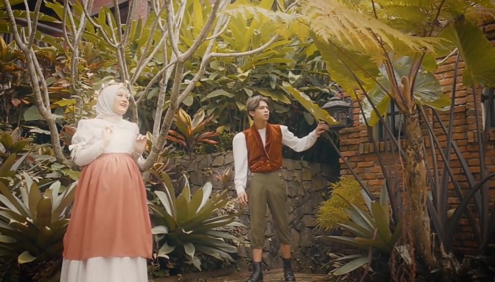 10 Potret vlog maternity Dinda Hauw, umumkan jenis kelamin bayi