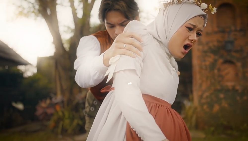 10 Potret vlog maternity Dinda Hauw, umumkan jenis kelamin bayi