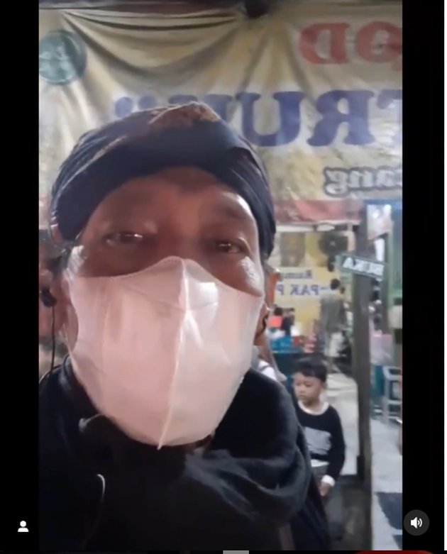 7 Foto terbaru Ipartok Inyong 'Putri Duyung', konsisten pakai blangkon