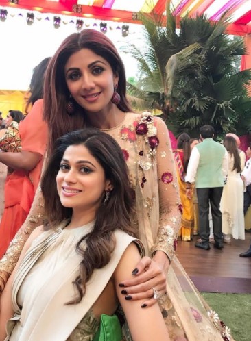 10 Potret kebersamaan Shilpa Shetty dan Shamita, sibling goals