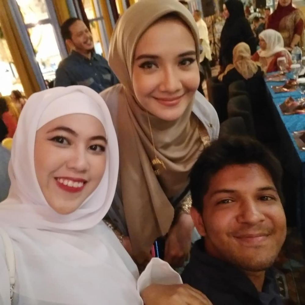 10 Momen kedekatan Zaskia Sungkar dan orang tua sambung, bikin salut