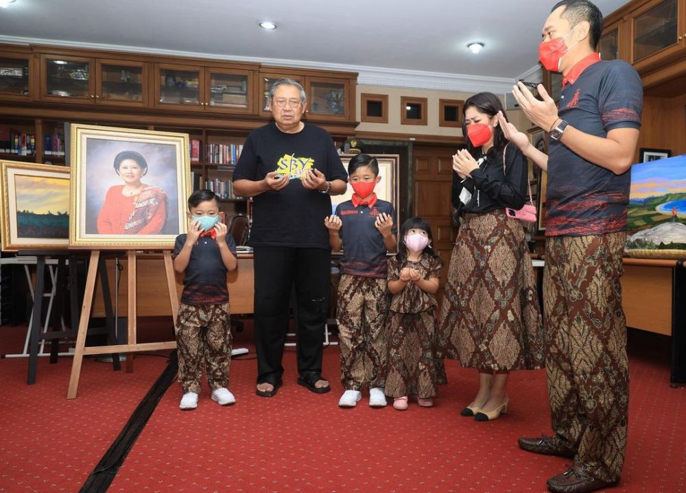 10 Momen putra Aliya Rajasa jalani proses sunat, curi perhatian