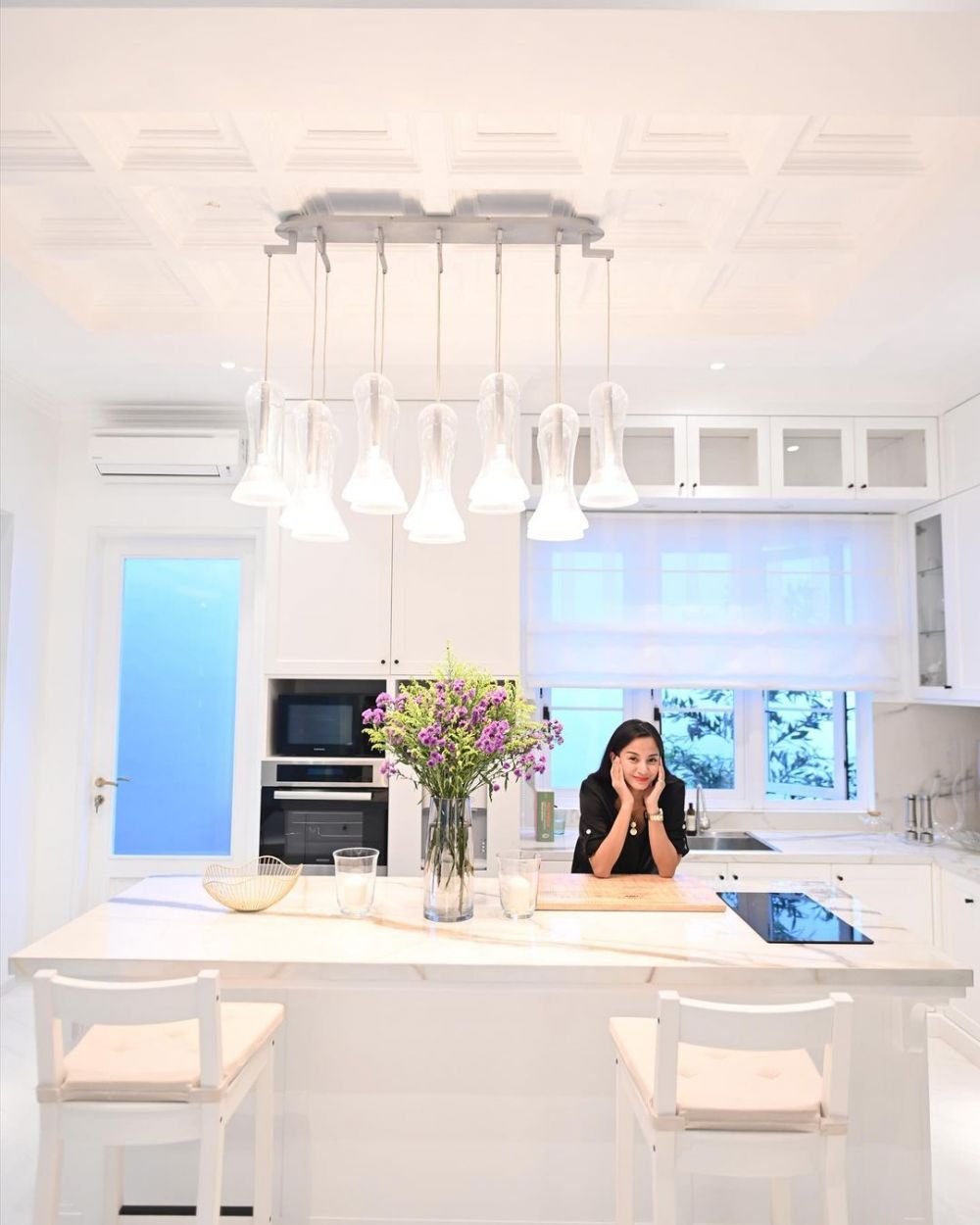 8 Potret rumah Kirana Larasati, serba putih dan berkonsep minimalis