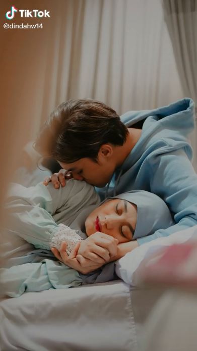 10 Momen Rey Mbayang dampingi Dinda Hauw melahirkan, bikin baper