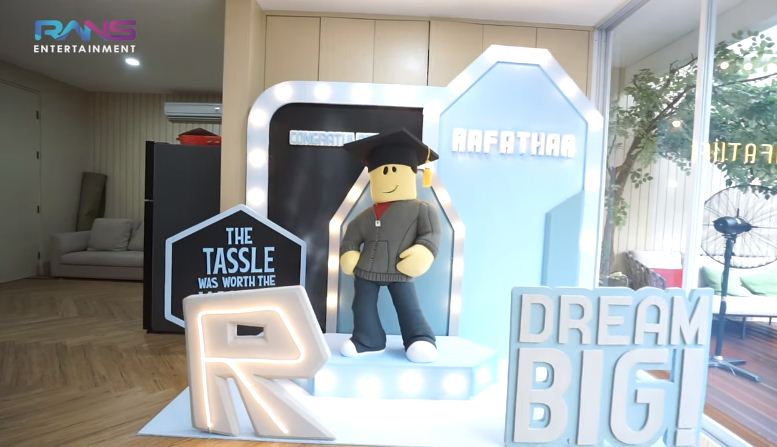 10 Momen Raffi Ahmad & Nagita rayakan wisuda Rafathar, beri kado iPad