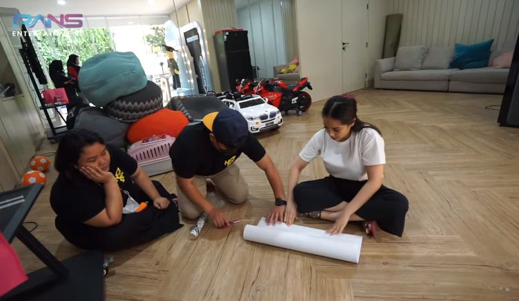 10 Momen Raffi Ahmad & Nagita rayakan wisuda Rafathar, beri kado iPad