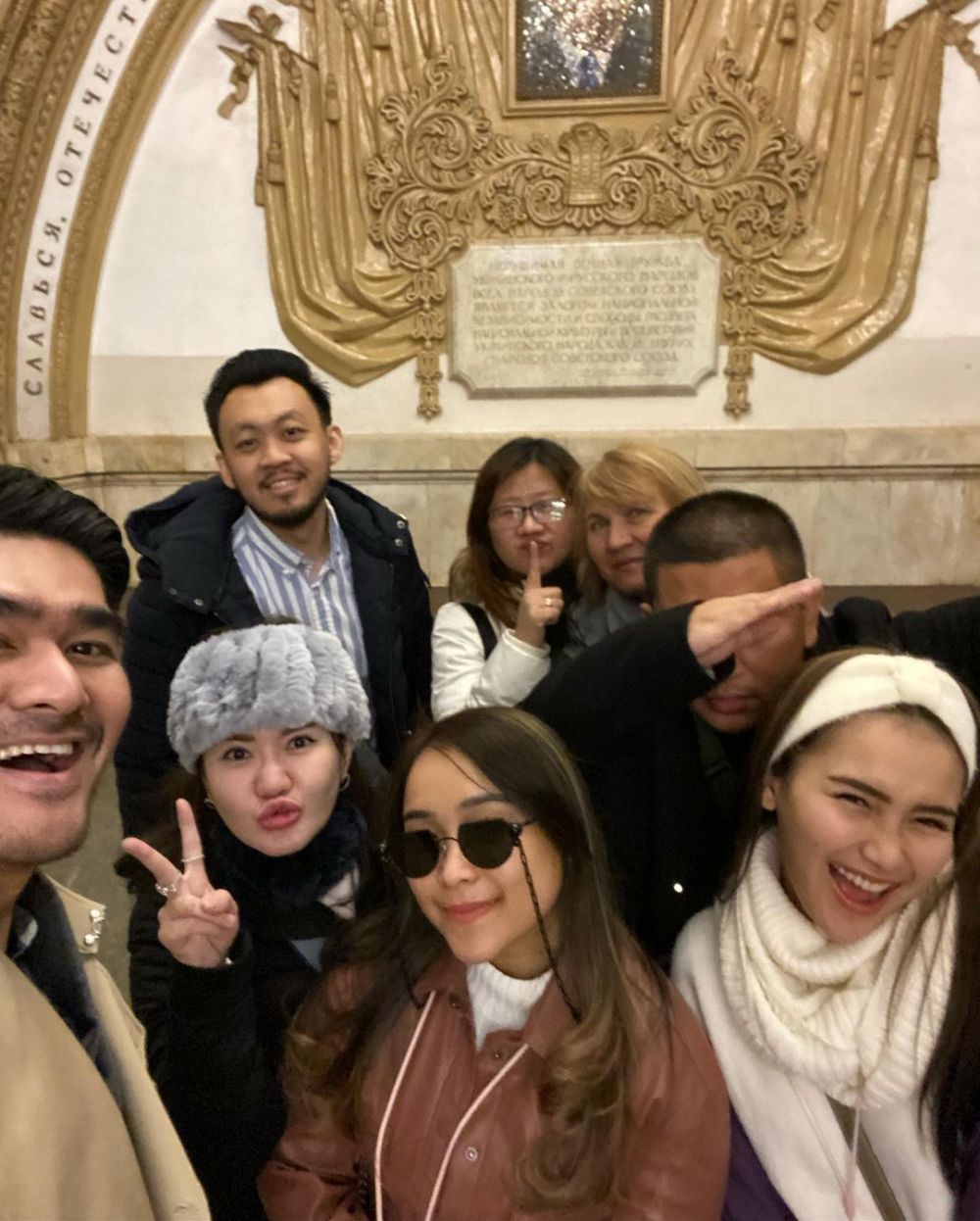 8 Potret hangat Brata Angga dan keluarga Ayu Ting Ting, curi perhatian