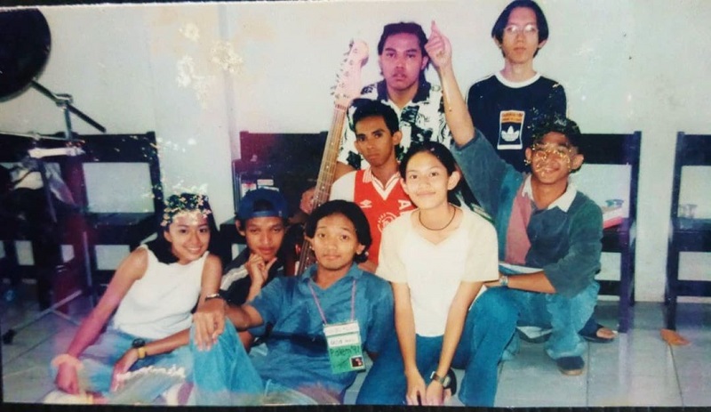 8 Potret lawas Dian Sastrowardoyo saat sekolah, bukti cantik dari dulu