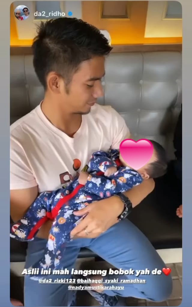 10 Momen Nadya Mustika dan Rizki DA momong anak bareng, panen doa