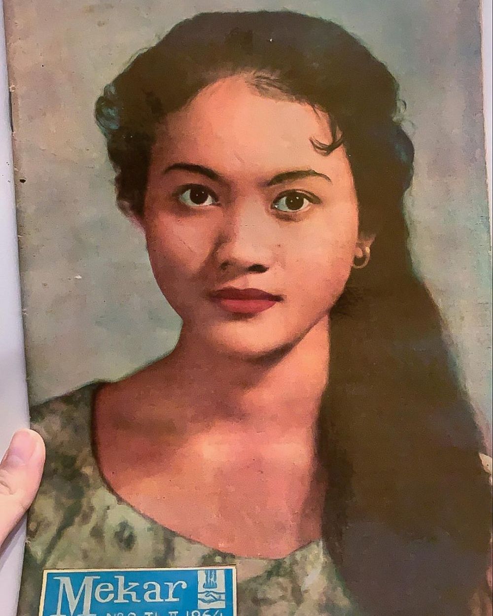 10 Potret masa muda ibunda Maia Estianty, cantiknya bikin terpana