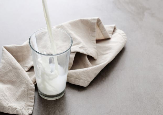 5 Tips merebus susu sapi agar tidak pecah, nutrisi tetap terjaga