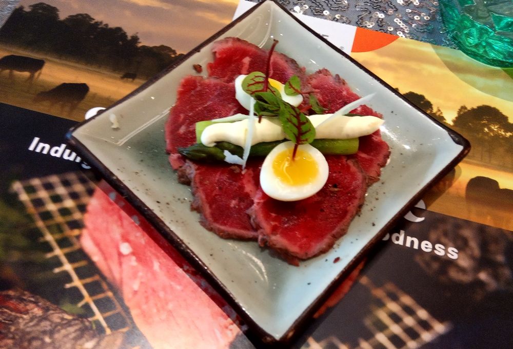 Menikmati sajian daging merah bercita rasa otentik Australia      