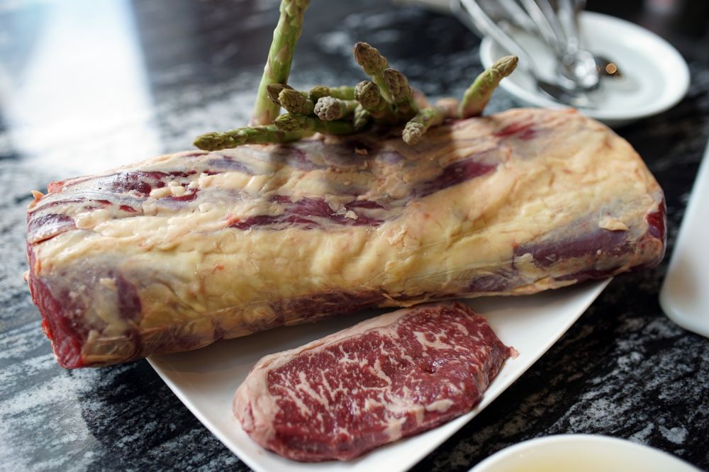 Menikmati sajian daging merah bercita rasa otentik Australia      