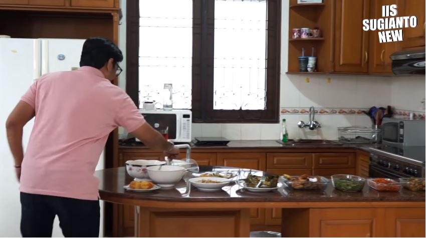 10 Penampakan rumah Iis Sugianto, ruang kerjanya curi perhatian