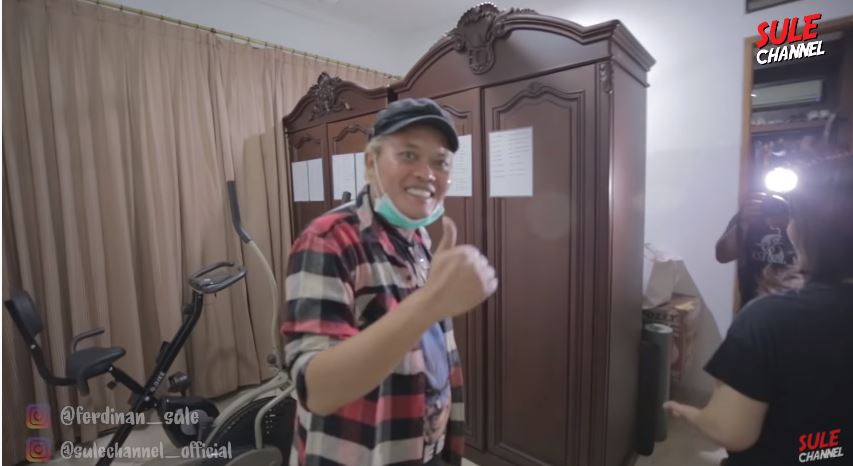 10 Penampakan rumah Iis Sugianto, ruang kerjanya curi perhatian